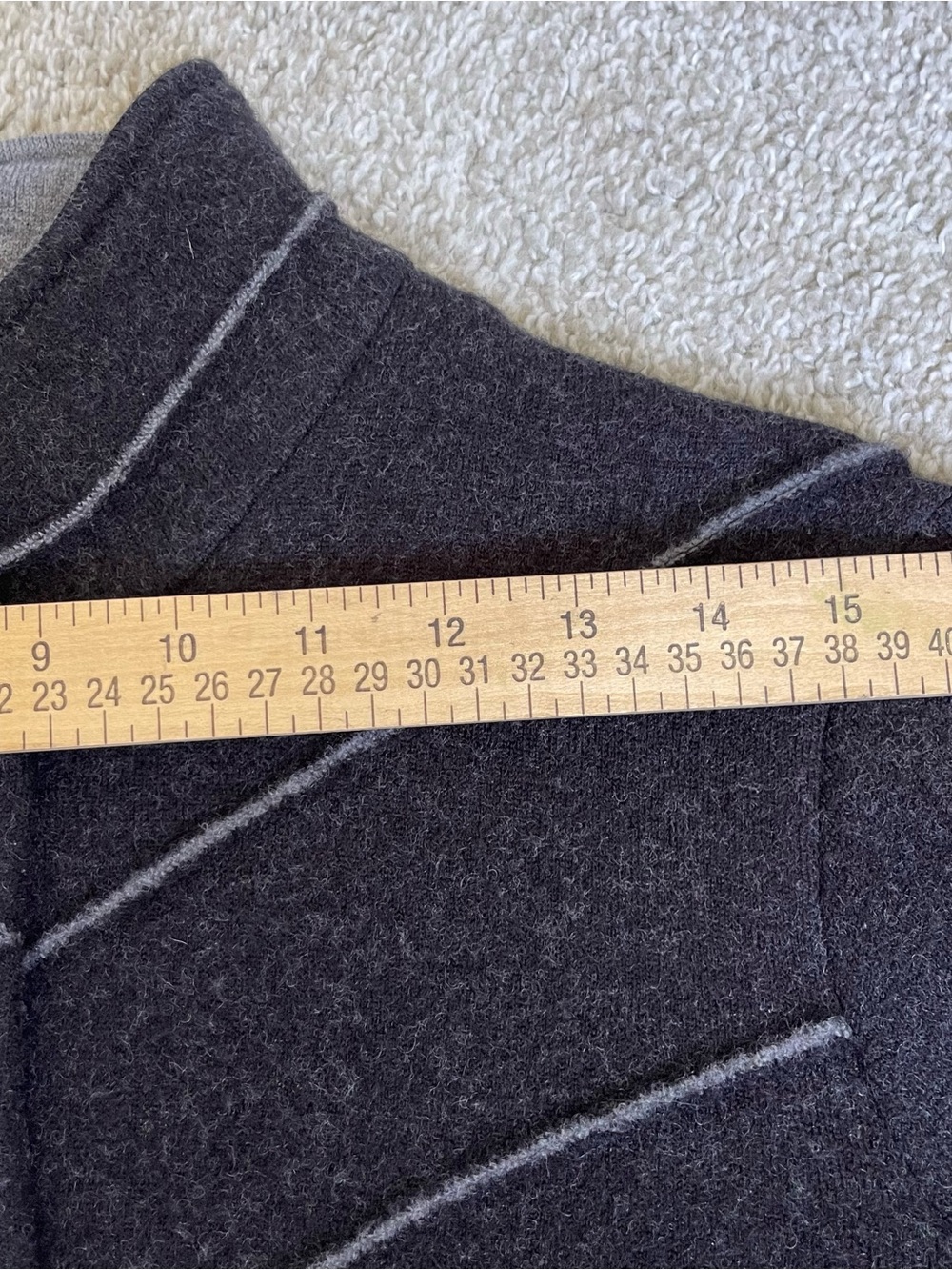 Icelandic Design 100% Wool Women’s Cardigan Sweater Size S Grey Artsy Layers - Picture 5 of 10
